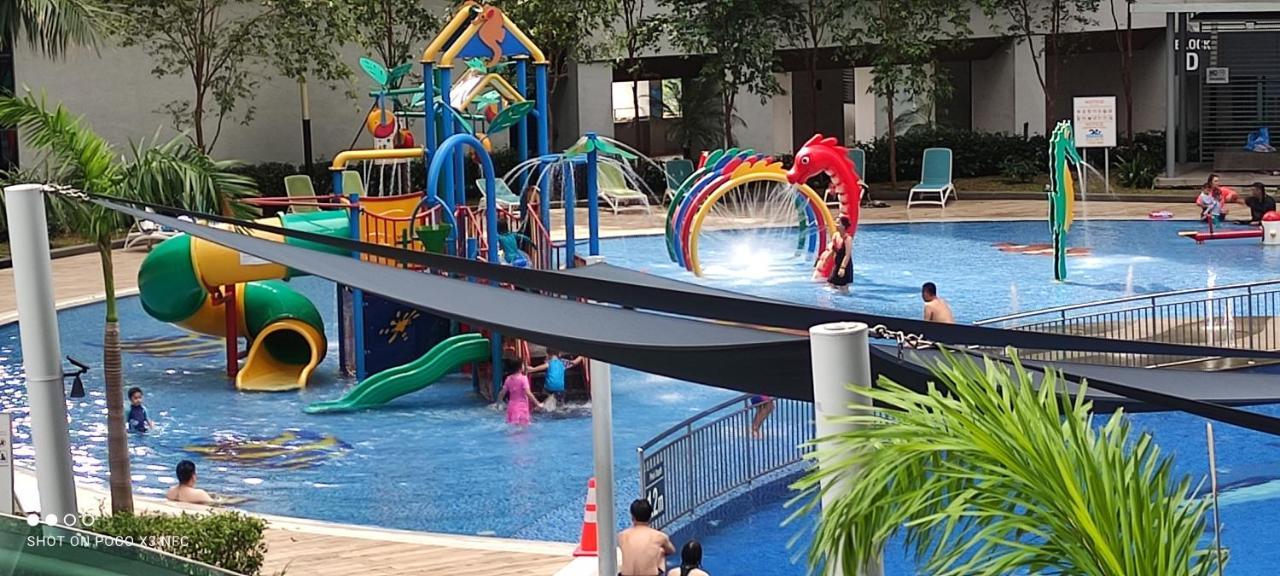 Atlantis Homestay Pool View 1210 Malacca エクステリア 写真